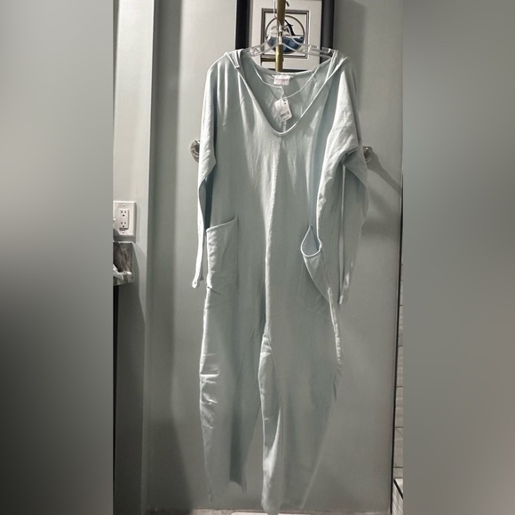 NWT Hot Shot Long-Sleeve Onesie Arctic Snow - Medium SOLD OUT - Picture 5 of 7